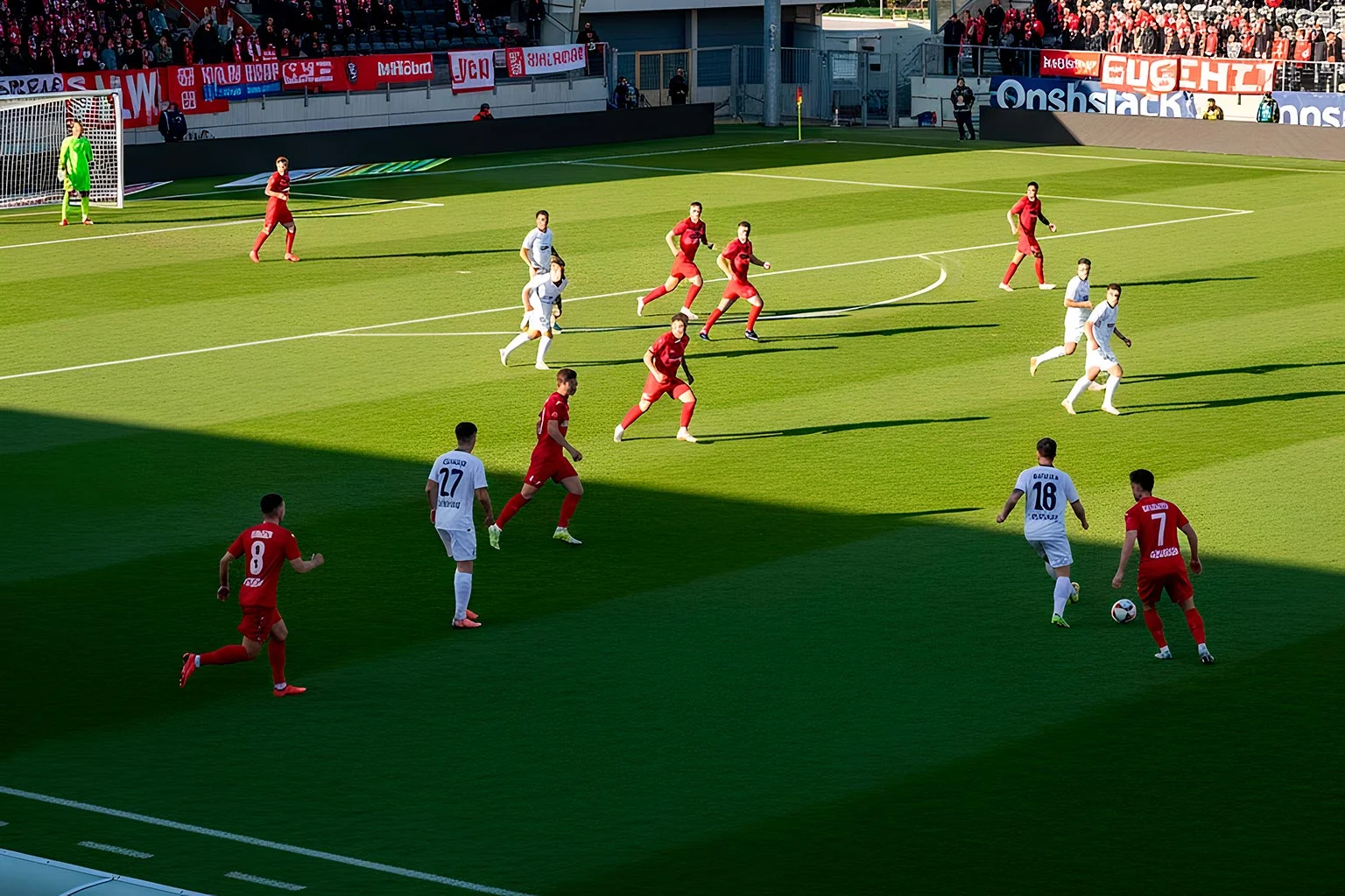 Schweizer Super League Spielszene mit Fans im Hintergrund